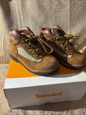 Timberland Kids Brown and Tan Suede Lace-Up Boots
